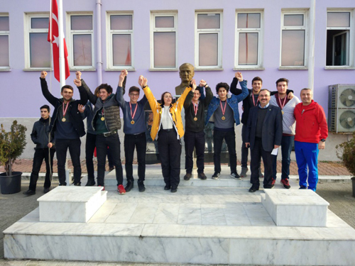 BAFRA ANADOLU LİSESİ' NDEN ÖĞRENCİLERE MADALYA TÖRENİ