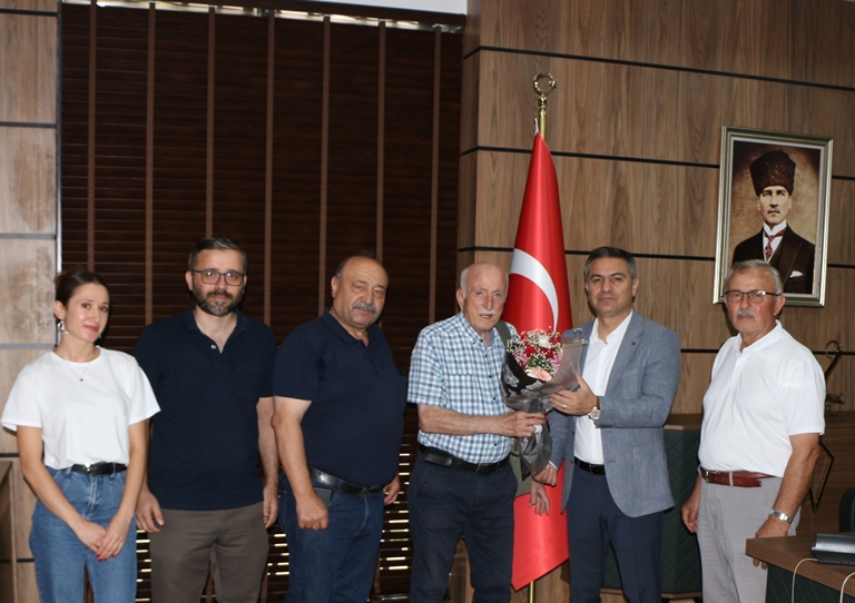 BAFRA BASINI  KAYMAKAM  DR. MUSTAFA  ALTINPINARI'I MAKAMINDA ZİYARET ETTİLER