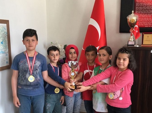 BAFRA GAZİOSMANPAŞA İLKOKULU BADMİNTON İL ŞAMPİYONU 