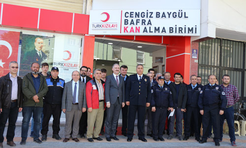 Bafra'da Polis'lerden Kızılay’a kan bağışı