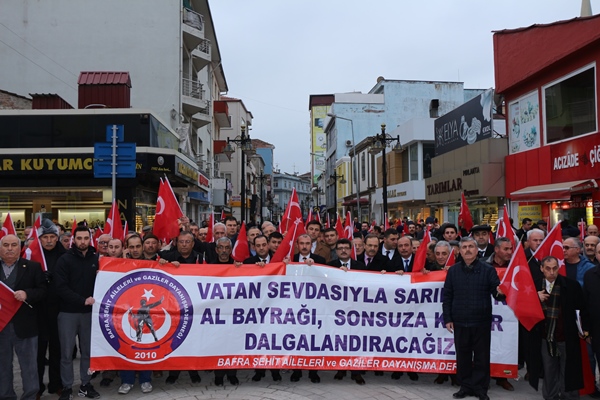 BAFRA’DA ŞEHİTLERİMİZE SAYGI YÜRÜYÜŞÜ YAPILDI.