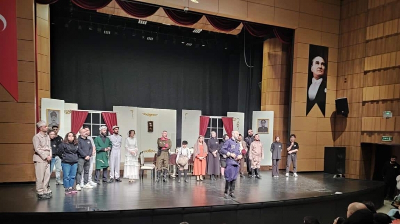Bafralı Öğrenciler Bu Da Geçer Ya Hu Tiyatro Oyununu İzledi
