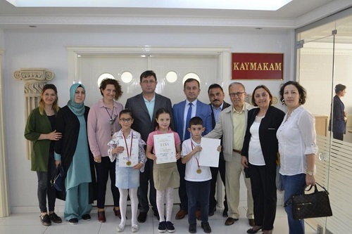 BAFRALI ÖĞRENCİLERE GAZİANTEP RESİM YARIŞMASI' NDA ALTIN MADALYA 