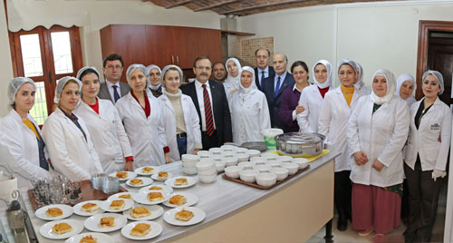 BAMEK KURSİYERLERİ, HÜNERLERİNİ SERGİLEDİ 