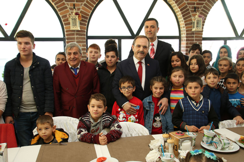 BAŞKAN ŞAHİN 260 ÖĞRENCİYİ MİSAFİR ETTİ