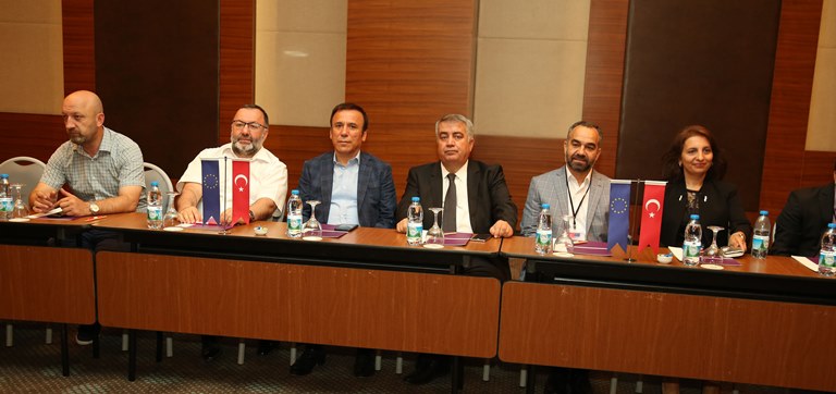 HER BİR VATANDAŞIMIZI SEVİYORUZ