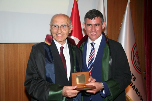 İstanbul Barosundan Madalya Töreni