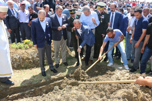 KIRCALI ŞEHİT AİLESİNİ ZİYARET ETTİ