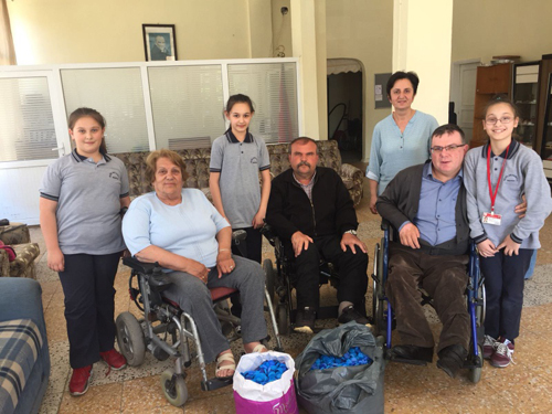 Öğrencilerden Bafra Engelliler Derneği' ne Mavi Kapak