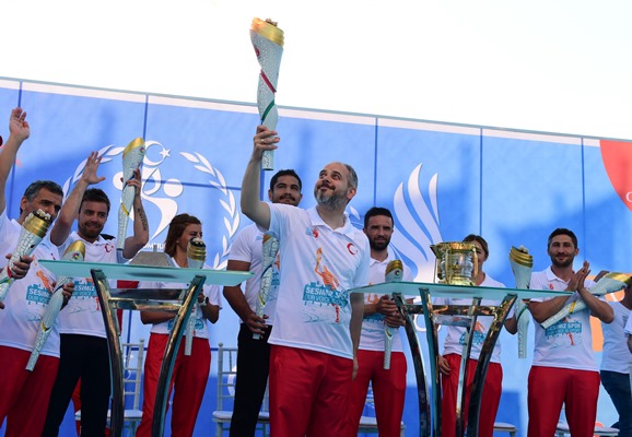 OLİMPİYAT MEŞALESİ SAMSUN’DA YANDI