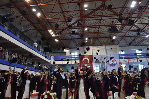 OMÜ Tıp Fakültesi 207 Genç Doktoru Mezun Etti