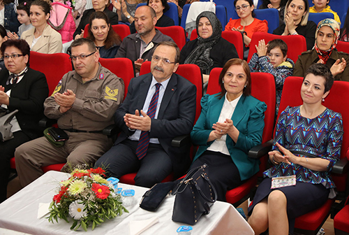 OYUNCU ANNE ŞERMİN YAŞAR’IN SÖYLEŞİSİNE BAFRA'DA BÜYÜK İLGİ