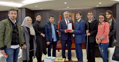 “Parmaklarımla Dokunuyorum  Zihnimle Okuyorum”