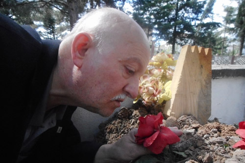 ŞAİR EVLADINDAN ANNEYE KABRİNDE ŞİİR 