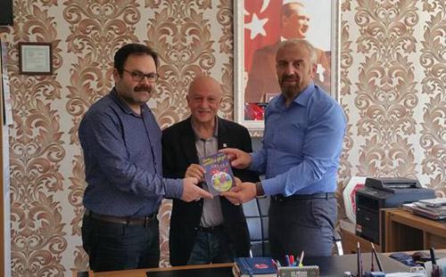 ŞAİR ÖĞRETMENDEN SANATÇI ÖĞRETMENE ŞİİR KİTABI