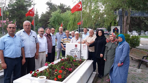 ŞEHİT ERKUT YILMAZ KABRİ BAŞINDA ANILDI