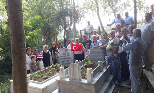 ŞEHİT J. ONB. ÖZGÜN AVCI KABRİ BAŞINDA ANILDI
