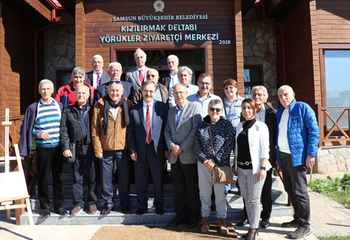 Zihni Şahin 1968 Mezunlarını Kuş Cenneti’nde Misafir Etti