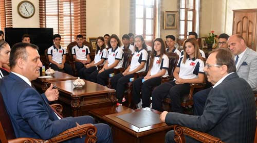 Zihni Şahin: Spora ve sporcuya her zaman destekçiyiz