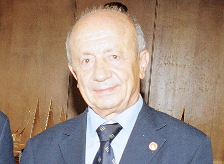 BAŞKAN MI, SEÇİLMİŞ PADİŞAH MI ?