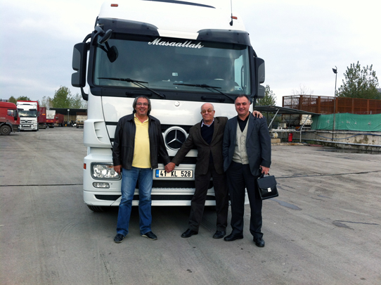 TIR FİLOSUNU YÖNETEN ÜÇ CESUR KİŞİ