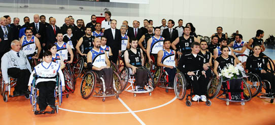 Gençlik ve Spor Bakanı Kılıç, Engelli Basketbol Maçını izledi