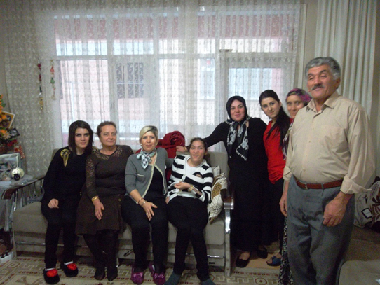 BAFRA KAYMAKAMININ EŞİ ENGELLİ VATANDAŞLARIMIZIN YANINDA