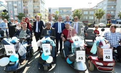 Akülü araçlar sahipleriyle buluştu