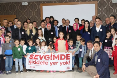 BABALAR SERTİFİKALARINI ÇOCUKLARININ ELİNDEN ALDI