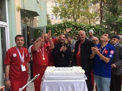 BAFRA HUZUREVİ TÜRKİYE ŞAMPİYONLUĞUNU KUTLADI