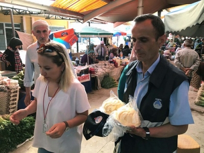 BAFRA ZABITASI GIDADA SAHTECİLİK YAPAN SATICILARA CEZA YAĞRDIRDI