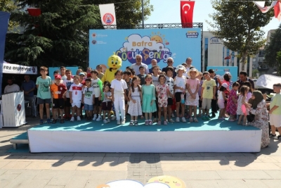 BAFRA’DA ÇOCUKLAR ŞENLİKTE DOYASIYA EĞLENİYOR