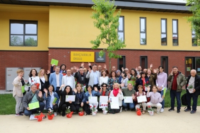 BAHÇIVANLIK OKULU 27 YIL SONRA İLK MEZUNLARINI VERDİ  