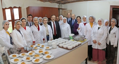 BAMEK KURSİYERLERİ, HÜNERLERİNİ SERGİLEDİ 