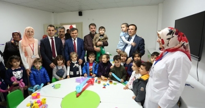 Başkan Genç'ten çocuklara anlamlı hediye