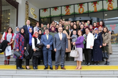 BAŞKAN ŞAHİN VE EŞİ DÜNYA KADINLAR GÜNÜNÜ KUTLADI