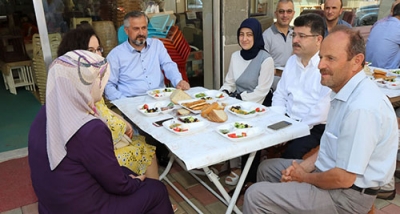 BELEDİYE BAŞKANI KILIÇ, YÜN PAZARI ESNAFI İLE KAHVALTIDA BİR ARAYA GELDİ