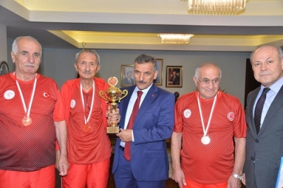 BOCCE TÜRKİYE ŞAMPİYON BAFRA HUZUREVİ VALİLİK ZİYARETİ' NDE