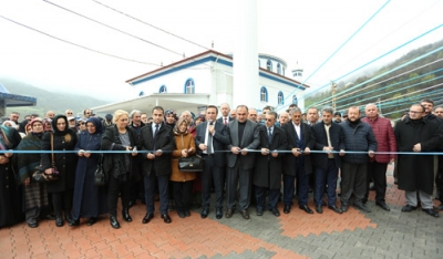 Canik'te camiler tek tek yenileniyor