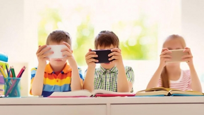 Çocuklar yatmadan bir saat evvel ekranı bırakmalı!