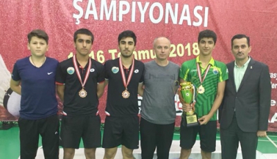 İLKADIM BADMİNTON' DAN 1 TÜRKİYE ŞAMPİYONLUĞU 1 TÜRKİYE 3. LÜĞÜ