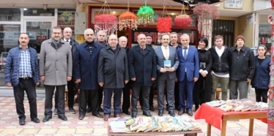 Kemal Düz Kitabını İmzaladı