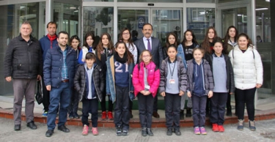 KIZ FUTBOL TAKIMINDAN BAŞKAN ŞAHİN'E ZİYARET