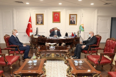 REKTÖR PROF. DR. YAVUZ ÜNAL’DAN MERKEZ İLÇE BELEDİYE BAŞKANLARINA İADEİZİYARET DİZİSİ