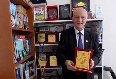 TRT SANATÇISINDAN YENİ BESTE HANİ BİZ ARKADAŞTIK