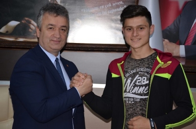 TÜRKİYE GÜREŞ İKİNCİSİ 19 MAYIS İLÇESİNDEN