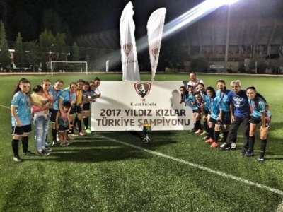 YILDIZ KIZLARDA TÜRKİYE ŞAMPİYONU FOMGET GENÇLİK SPOR
